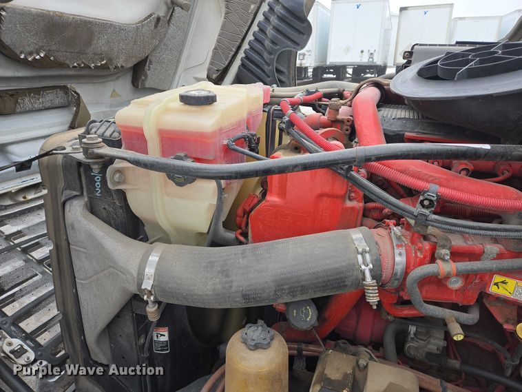 image for item EB1211 2016 Freightliner Cascadia 