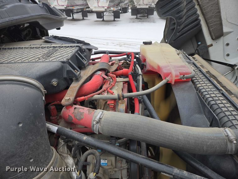 image for item EB1211 2016 Freightliner Cascadia 