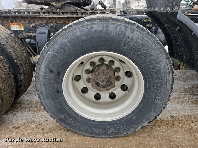 image for item EB1211 2016 Freightliner Cascadia 