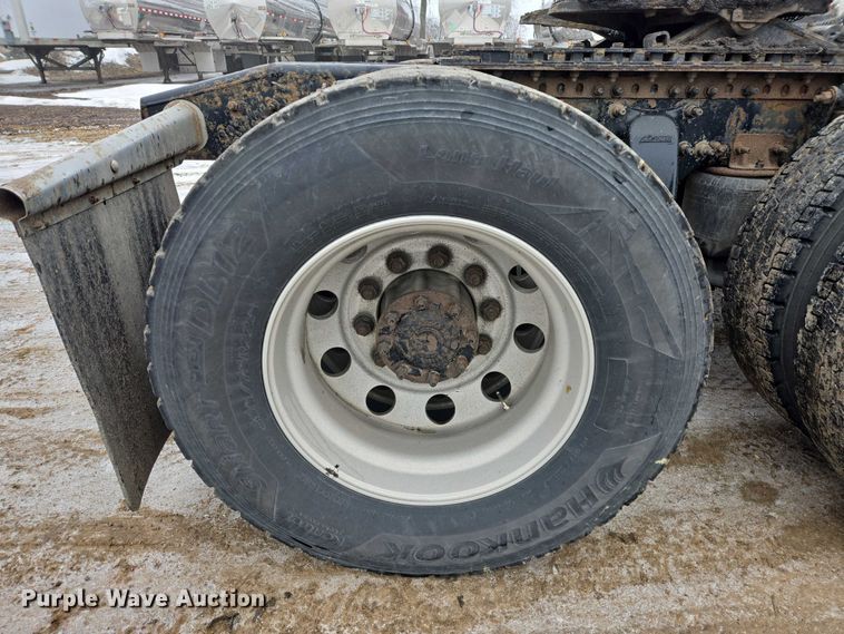 image for item EB1211 2016 Freightliner Cascadia 