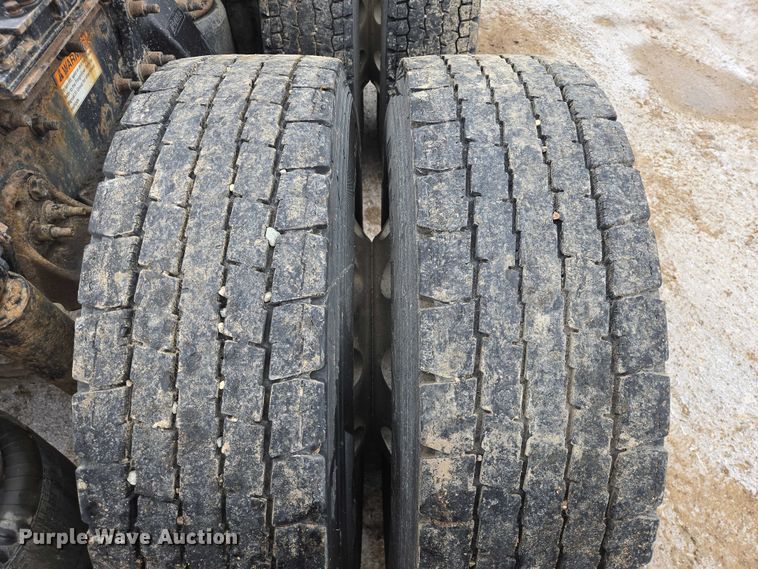 image for item EB1211 2016 Freightliner Cascadia 