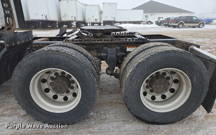 image for item EB1211 2016 Freightliner Cascadia 