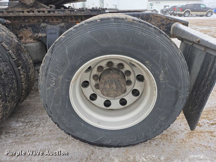 image for item EB1211 2016 Freightliner Cascadia 