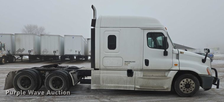 image for item EB1212 2016 Freightliner Cascadia semi truck