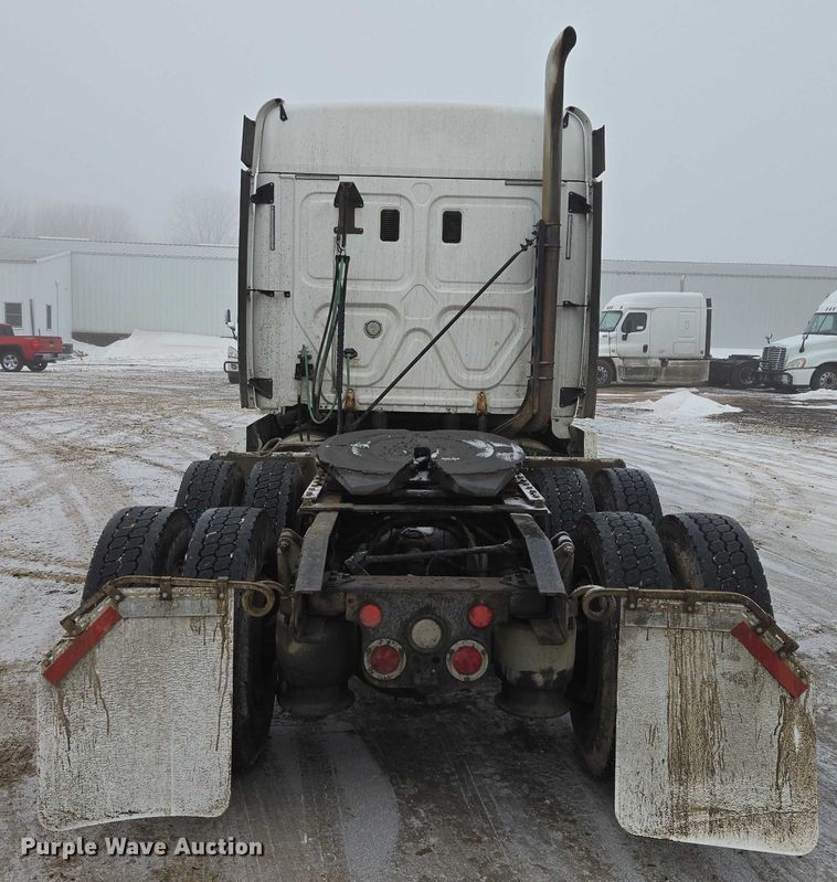 image for item EB1212 2016 Freightliner Cascadia semi truck
