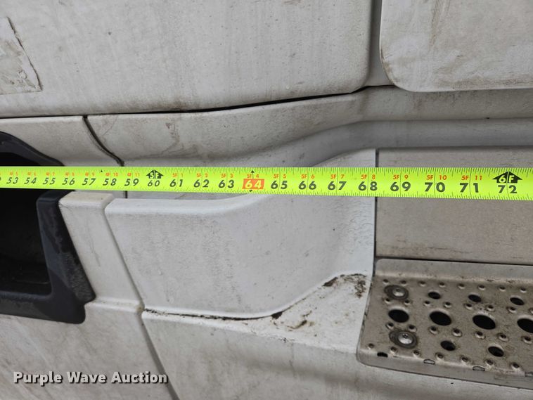 image for item EB1212 2016 Freightliner Cascadia semi truck