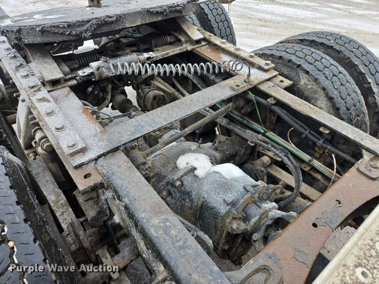 image for item EB1212 2016 Freightliner Cascadia semi truck