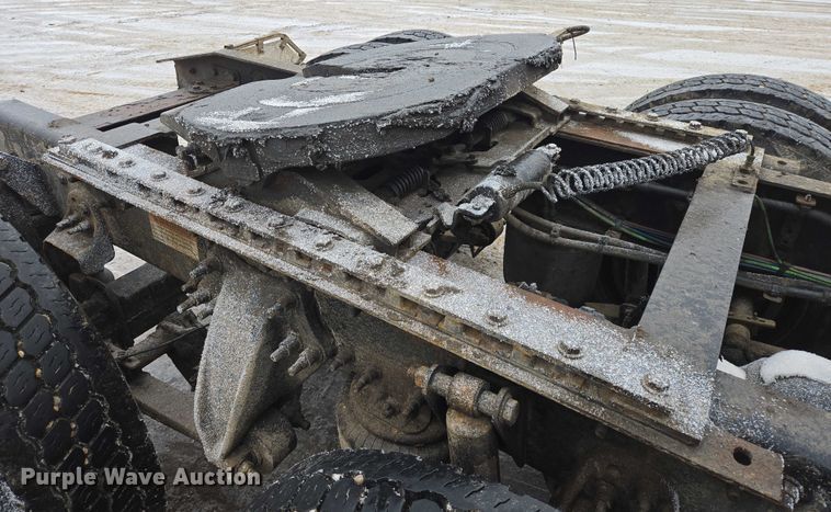 image for item EB1212 2016 Freightliner Cascadia semi truck