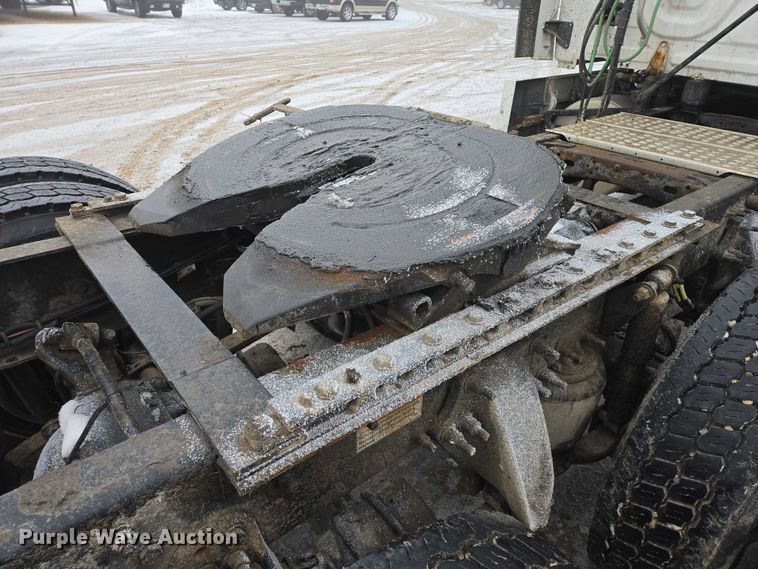 image for item EB1212 2016 Freightliner Cascadia semi truck