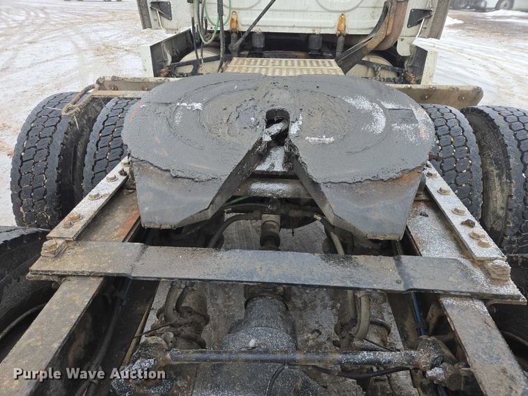 image for item EB1212 2016 Freightliner Cascadia semi truck