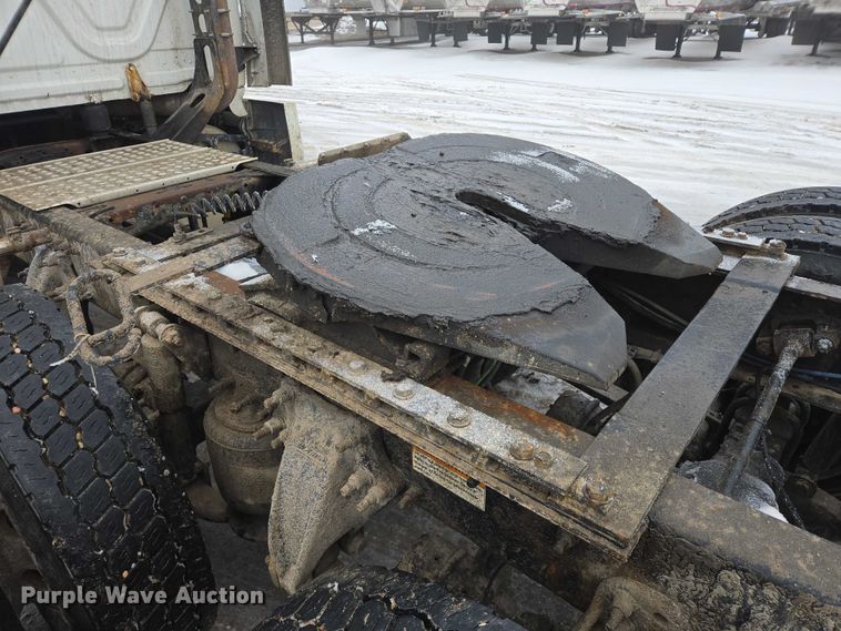 image for item EB1212 2016 Freightliner Cascadia semi truck