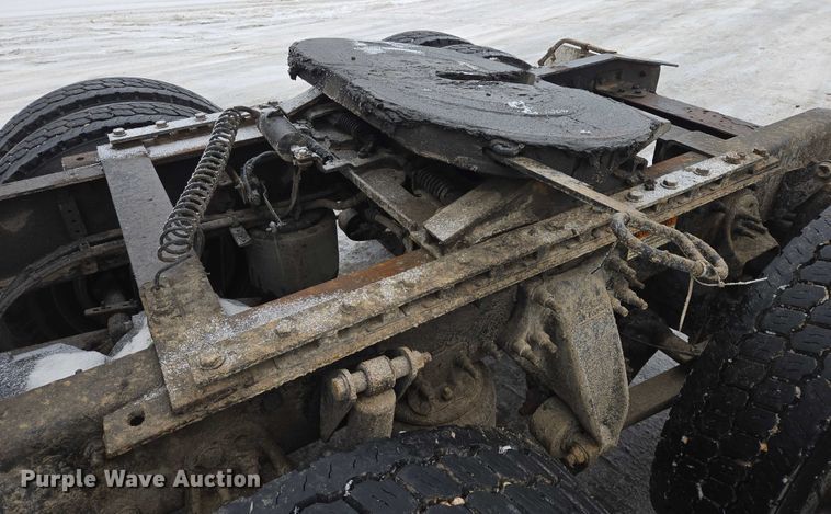 image for item EB1212 2016 Freightliner Cascadia semi truck