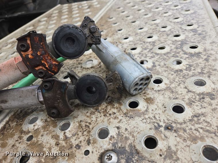 image for item EB1212 2016 Freightliner Cascadia semi truck