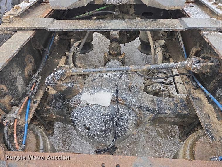 image for item EB1212 2016 Freightliner Cascadia semi truck