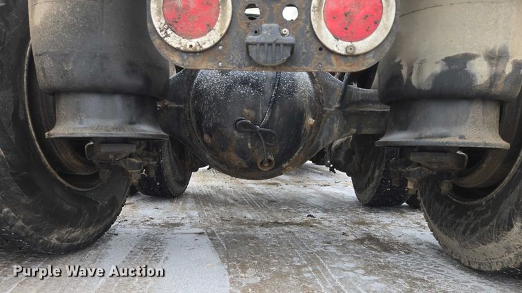 image for item EB1212 2016 Freightliner Cascadia semi truck