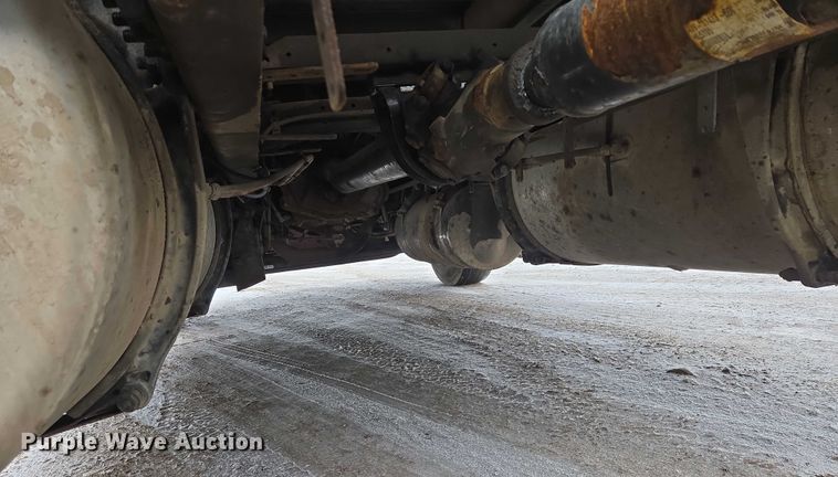 image for item EB1212 2016 Freightliner Cascadia semi truck