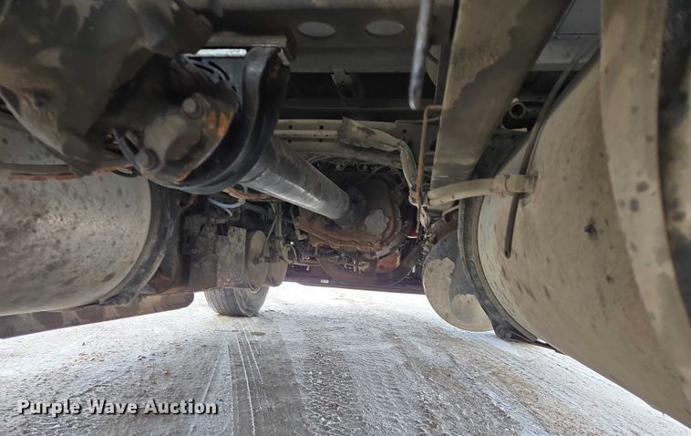 image for item EB1212 2016 Freightliner Cascadia semi truck