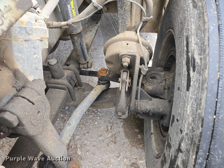 image for item EB1212 2016 Freightliner Cascadia semi truck