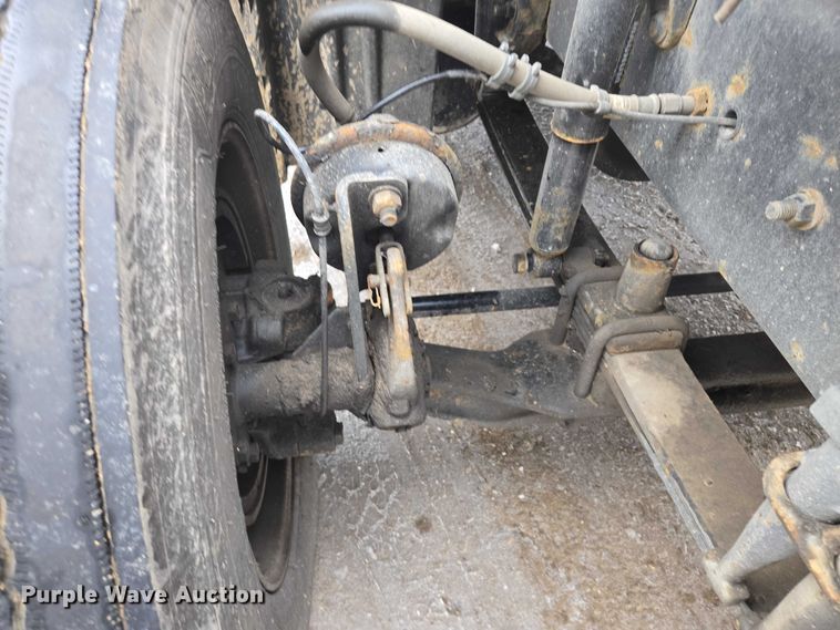 image for item EB1212 2016 Freightliner Cascadia semi truck