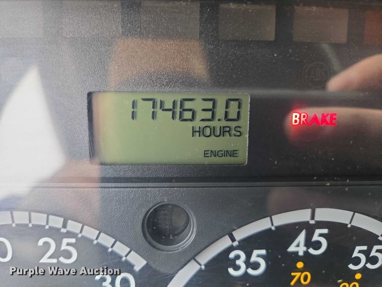 image for item EB1212 2016 Freightliner Cascadia semi truck