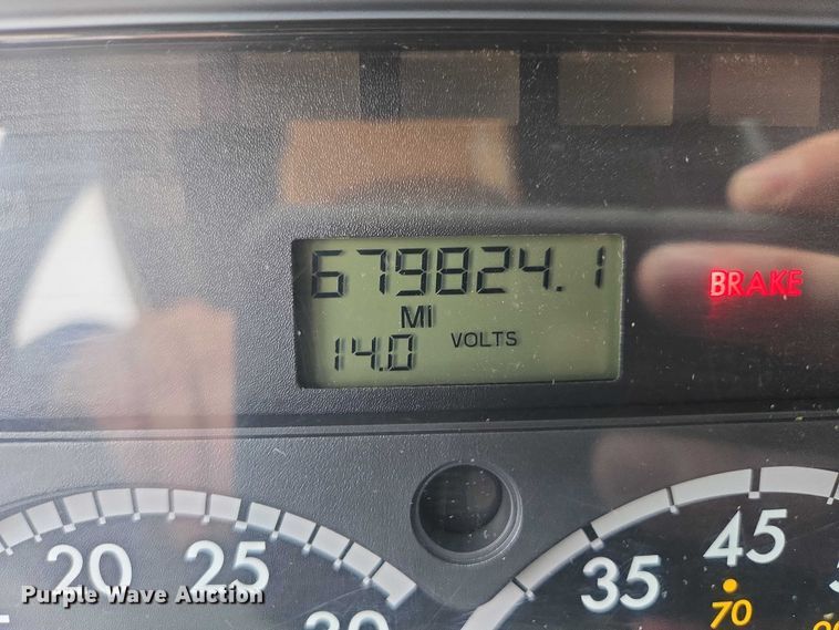 image for item EB1212 2016 Freightliner Cascadia semi truck