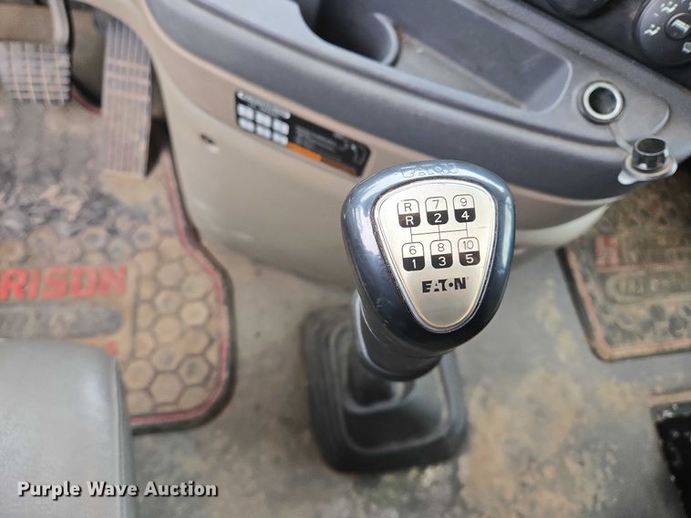 image for item EB1212 2016 Freightliner Cascadia semi truck