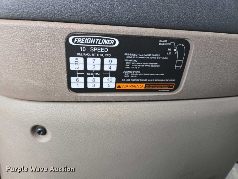 image for item EB1212 2016 Freightliner Cascadia semi truck