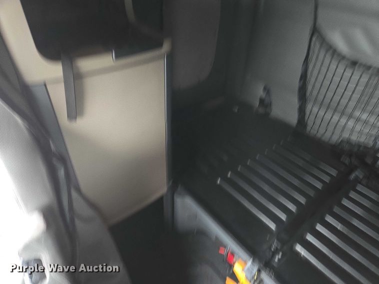 image for item EB1212 2016 Freightliner Cascadia semi truck