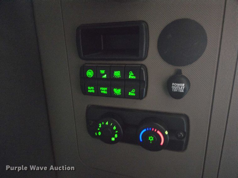 image for item EB1212 2016 Freightliner Cascadia semi truck