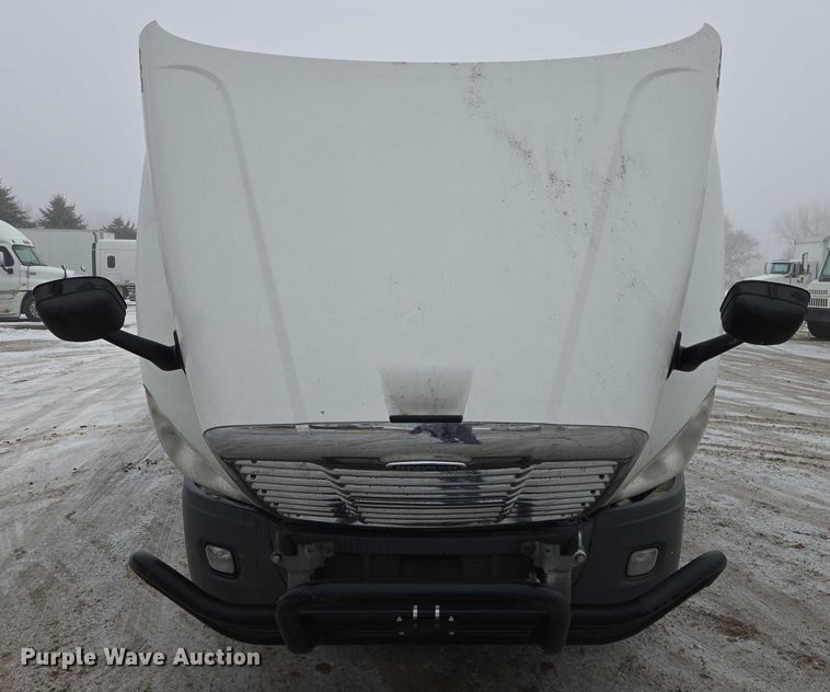 image for item EB1212 2016 Freightliner Cascadia semi truck