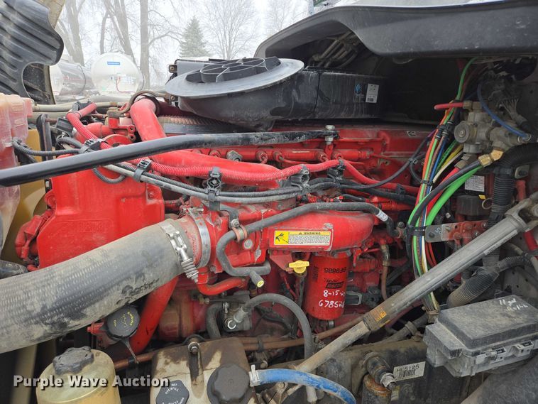 image for item EB1212 2016 Freightliner Cascadia semi truck