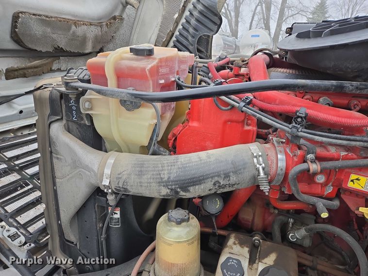 image for item EB1212 2016 Freightliner Cascadia semi truck