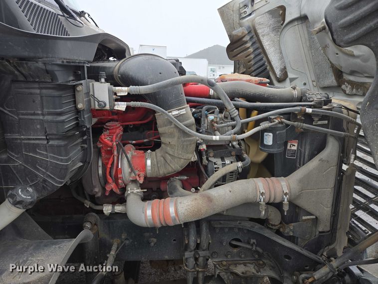 image for item EB1212 2016 Freightliner Cascadia semi truck