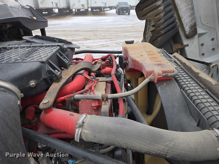 image for item EB1212 2016 Freightliner Cascadia semi truck