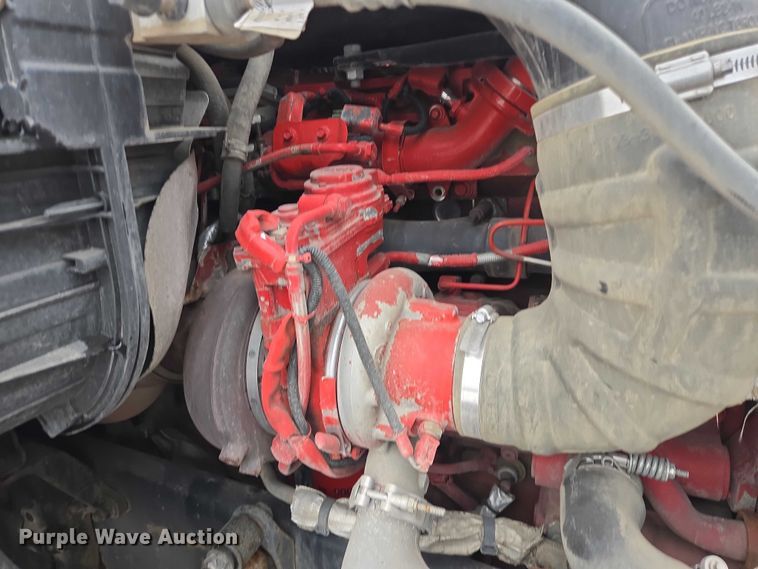 image for item EB1212 2016 Freightliner Cascadia semi truck