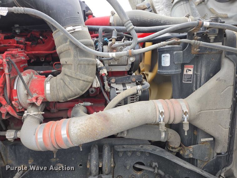 image for item EB1212 2016 Freightliner Cascadia semi truck