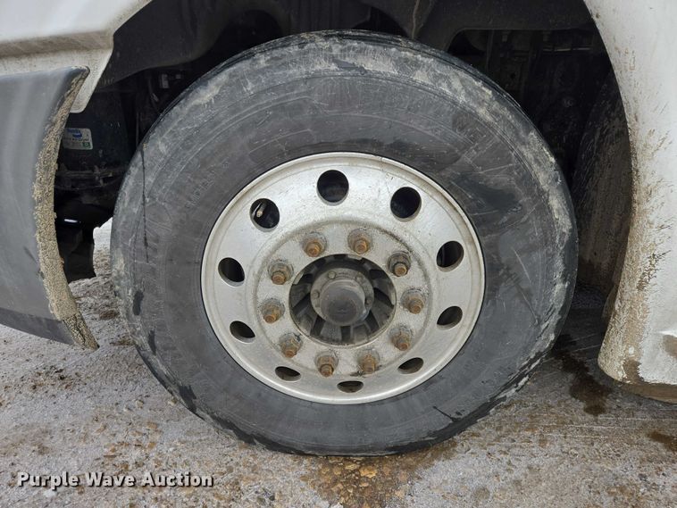 image for item EB1212 2016 Freightliner Cascadia semi truck