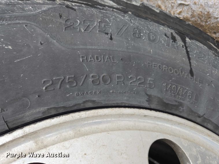 image for item EB1212 2016 Freightliner Cascadia semi truck