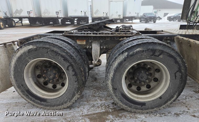 image for item EB1212 2016 Freightliner Cascadia semi truck