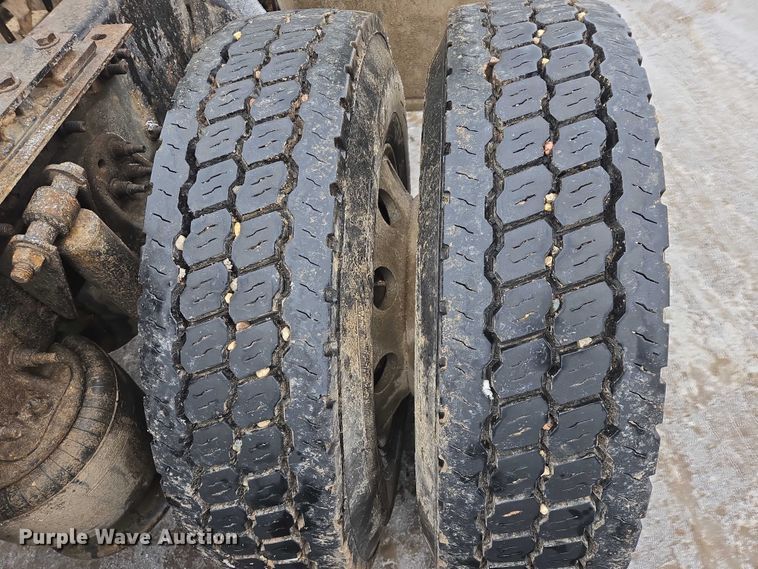 image for item EB1212 2016 Freightliner Cascadia semi truck