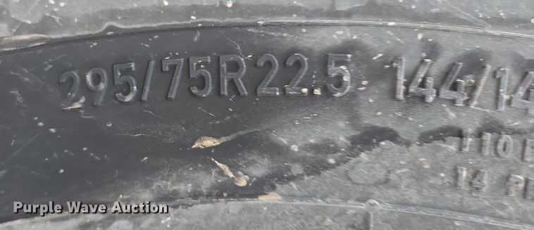 image for item EB1212 2016 Freightliner Cascadia semi truck