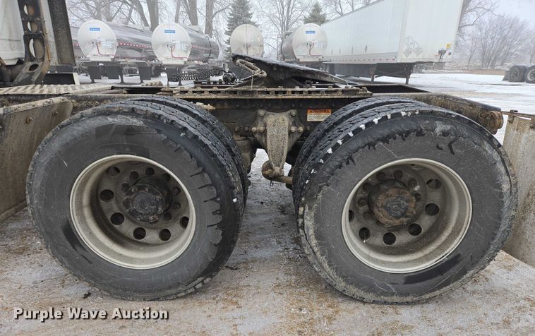 image for item EB1212 2016 Freightliner Cascadia semi truck