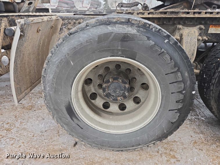 image for item EB1212 2016 Freightliner Cascadia semi truck