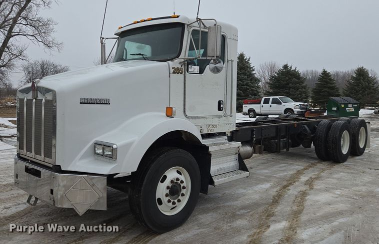 image for item EB1213 2012 Kenworth T800 truck cab and chassis