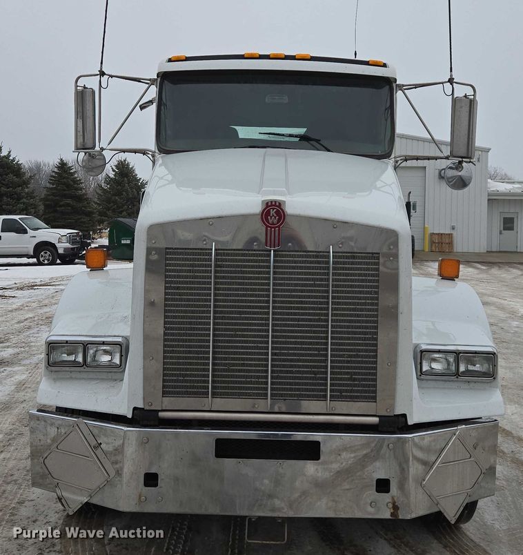 image for item EB1213 2012 Kenworth T800 truck cab and chassis