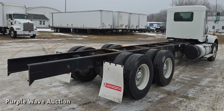 image for item EB1213 2012 Kenworth T800 truck cab and chassis