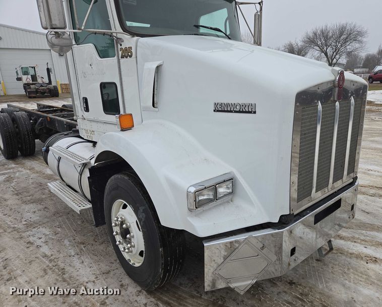 image for item EB1213 2012 Kenworth T800 truck cab and chassis