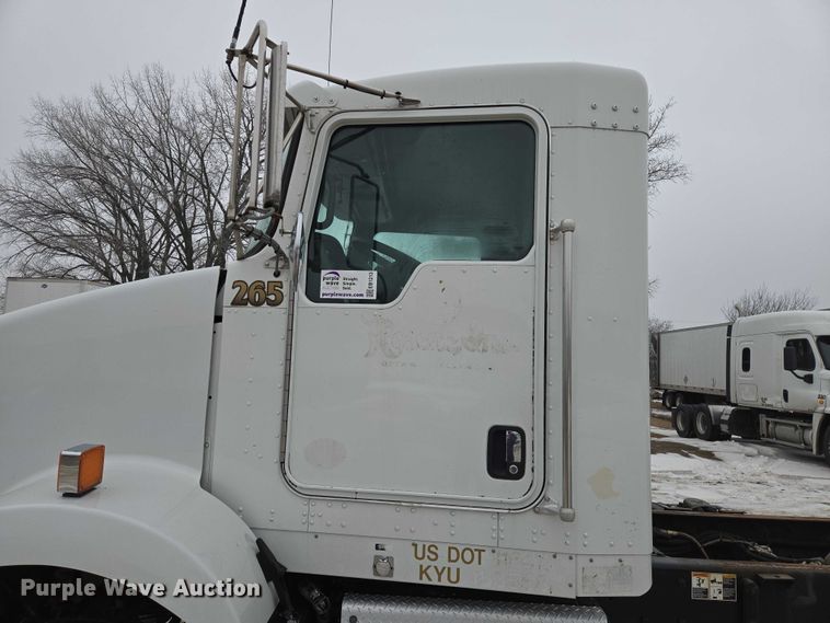 image for item EB1213 2012 Kenworth T800 truck cab and chassis