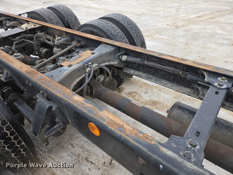 image for item EB1213 2012 Kenworth T800 truck cab and chassis