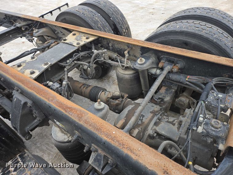 image for item EB1213 2012 Kenworth T800 truck cab and chassis